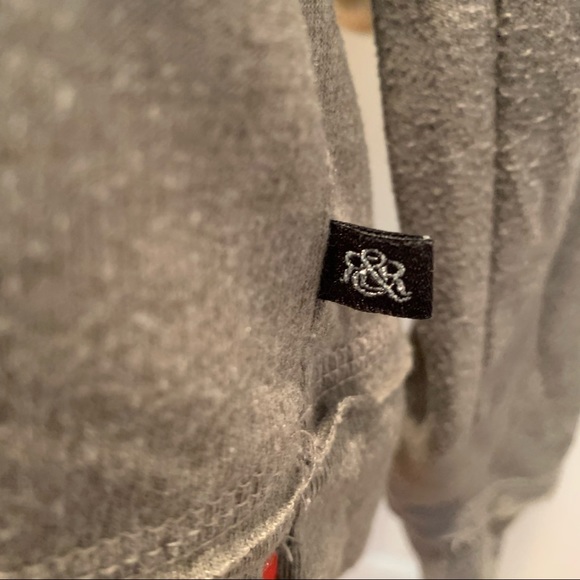 ROCK & REPUBLIC Grey Stud Skull Wings Sweatshirt L - Picture 5 of 7